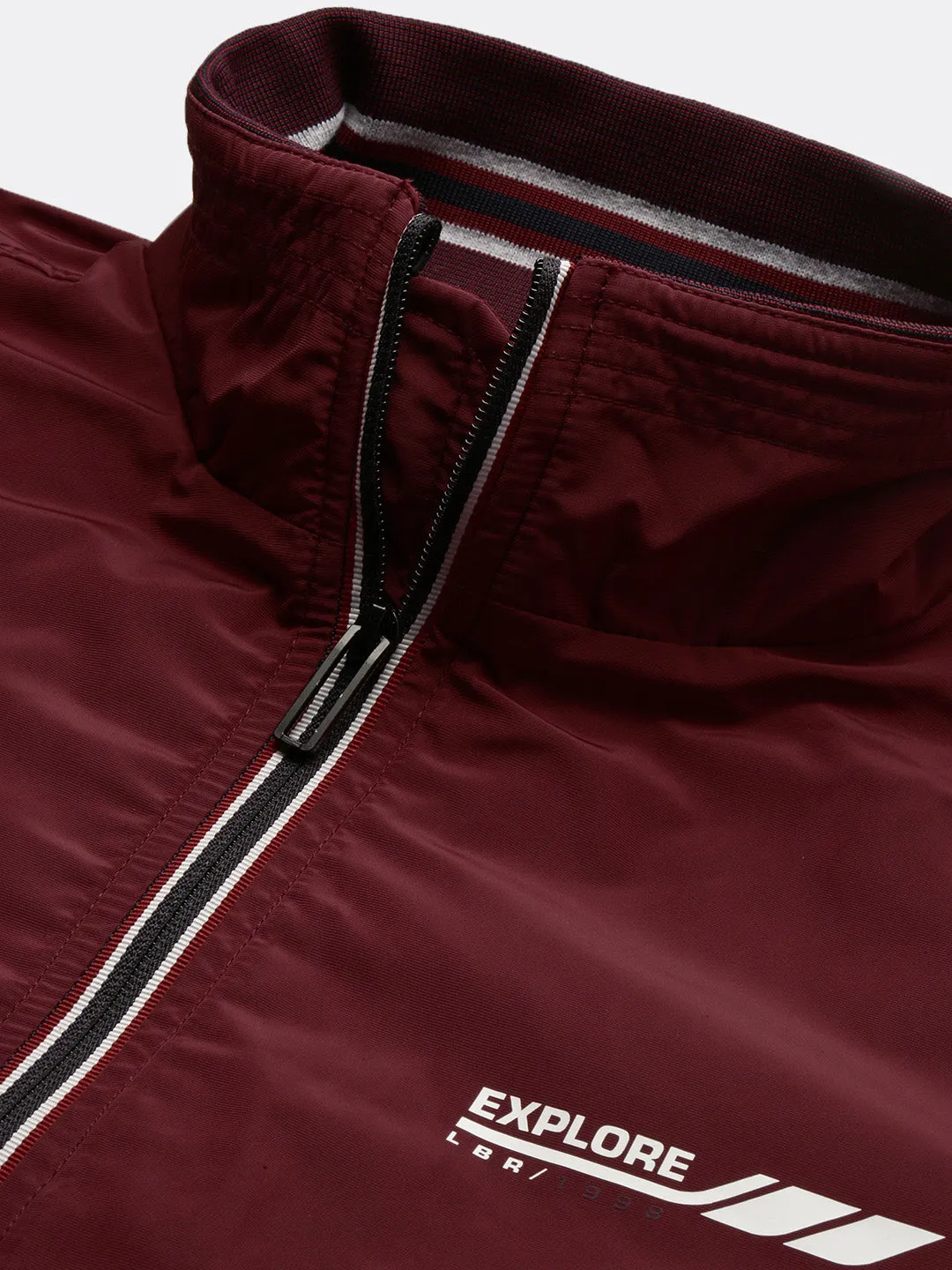 Men Maroon Mock Collar Long Sleeves Zip Detail Rapid-Dry Windcheater Bomber Jacket