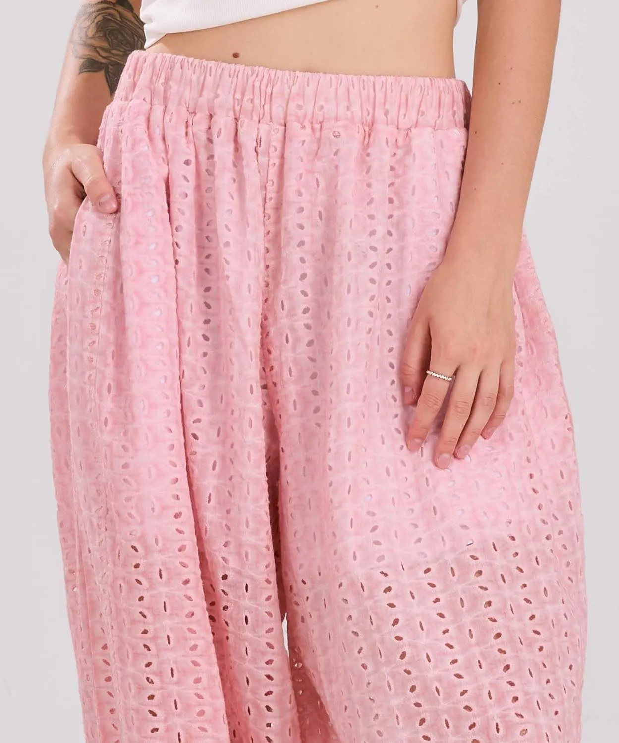 utcoco Womens Eyelet Lace Beach Palazzo Harem Pants Casual Loose Embroidery High Waist Cotton Trousers with Pockets