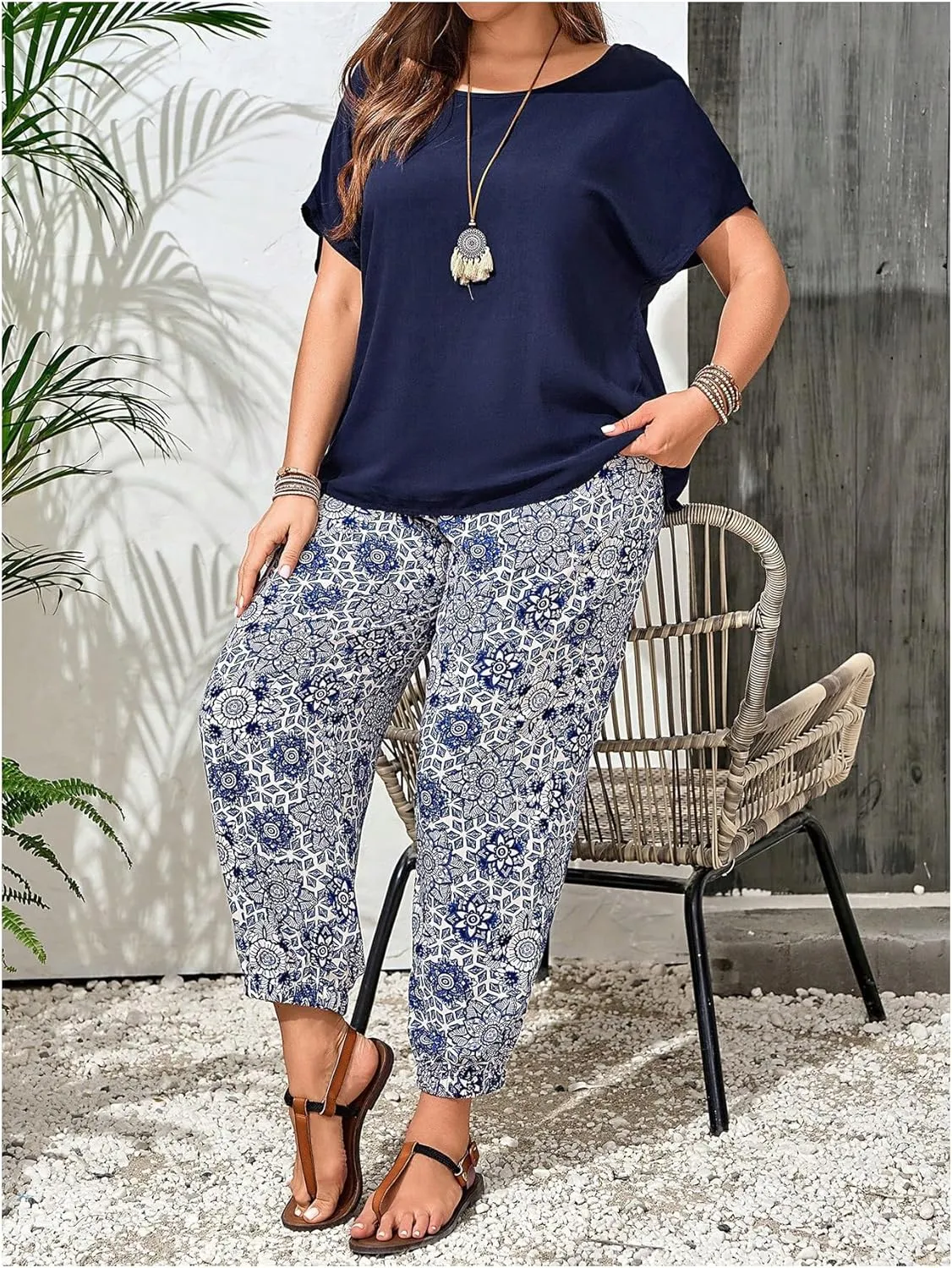WDIRARA Women's Plus 2 Piece Boho Outfit Dolman Sleeve T Shirt Floral Print Elastic Waist Pants Set