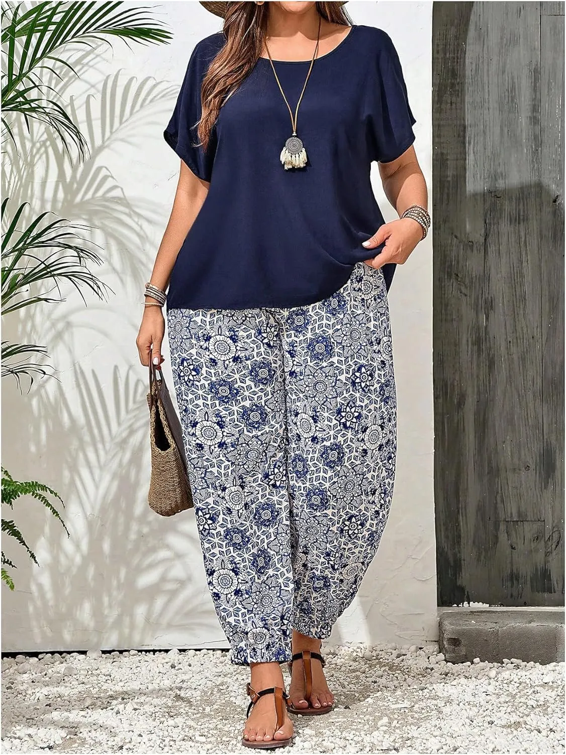WDIRARA Women's Plus 2 Piece Boho Outfit Dolman Sleeve T Shirt Floral Print Elastic Waist Pants Set