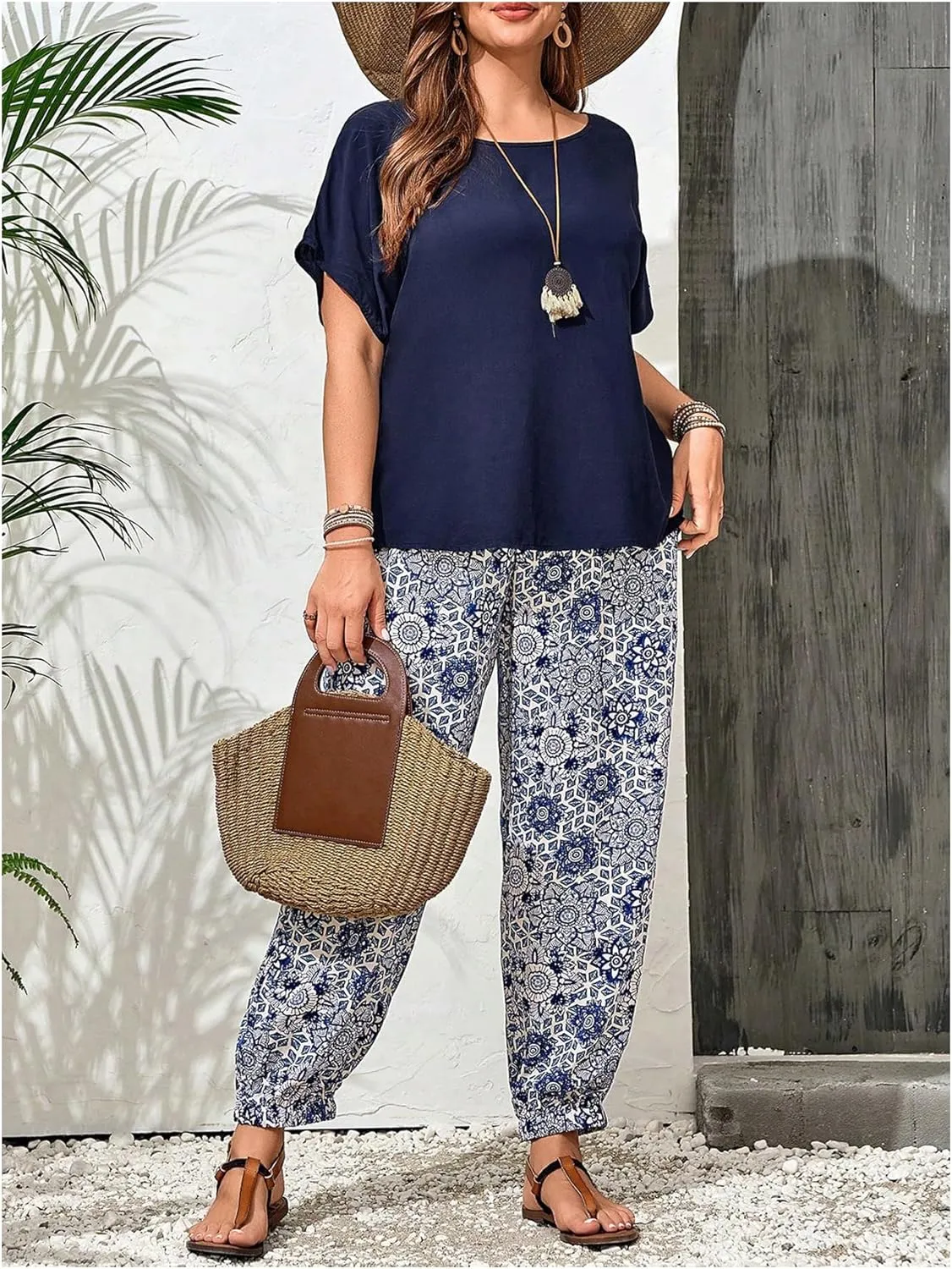 WDIRARA Women's Plus 2 Piece Boho Outfit Dolman Sleeve T Shirt Floral Print Elastic Waist Pants Set