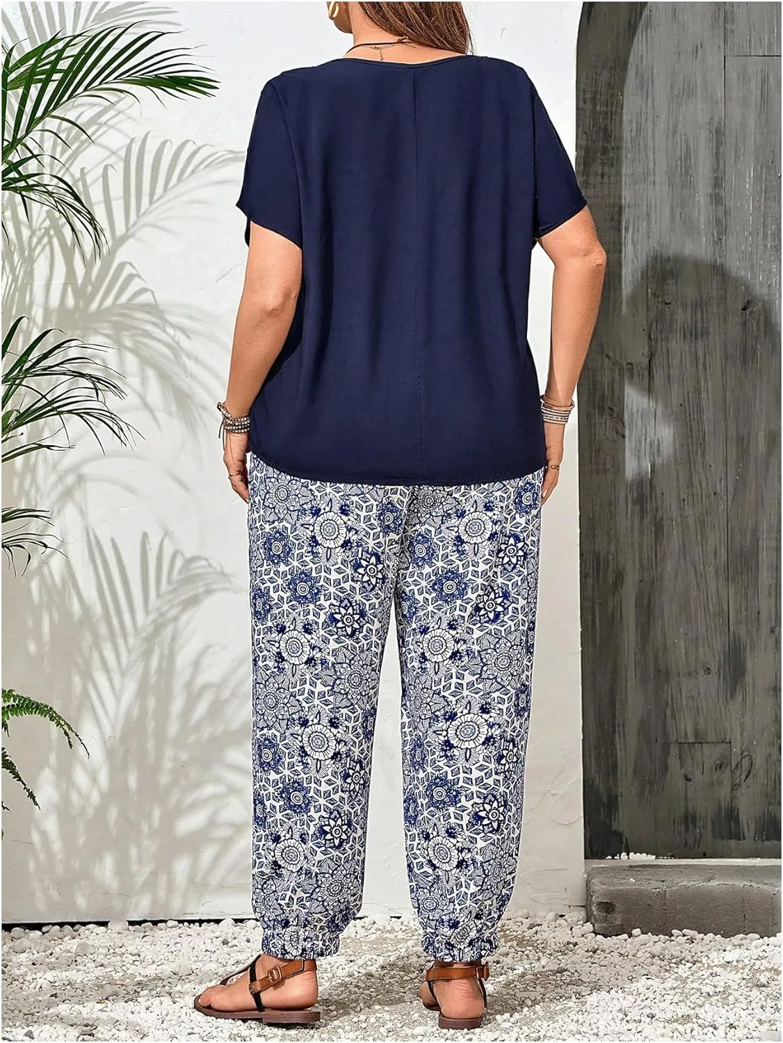 WDIRARA Women's Plus 2 Piece Boho Outfit Dolman Sleeve T Shirt Floral Print Elastic Waist Pants Set