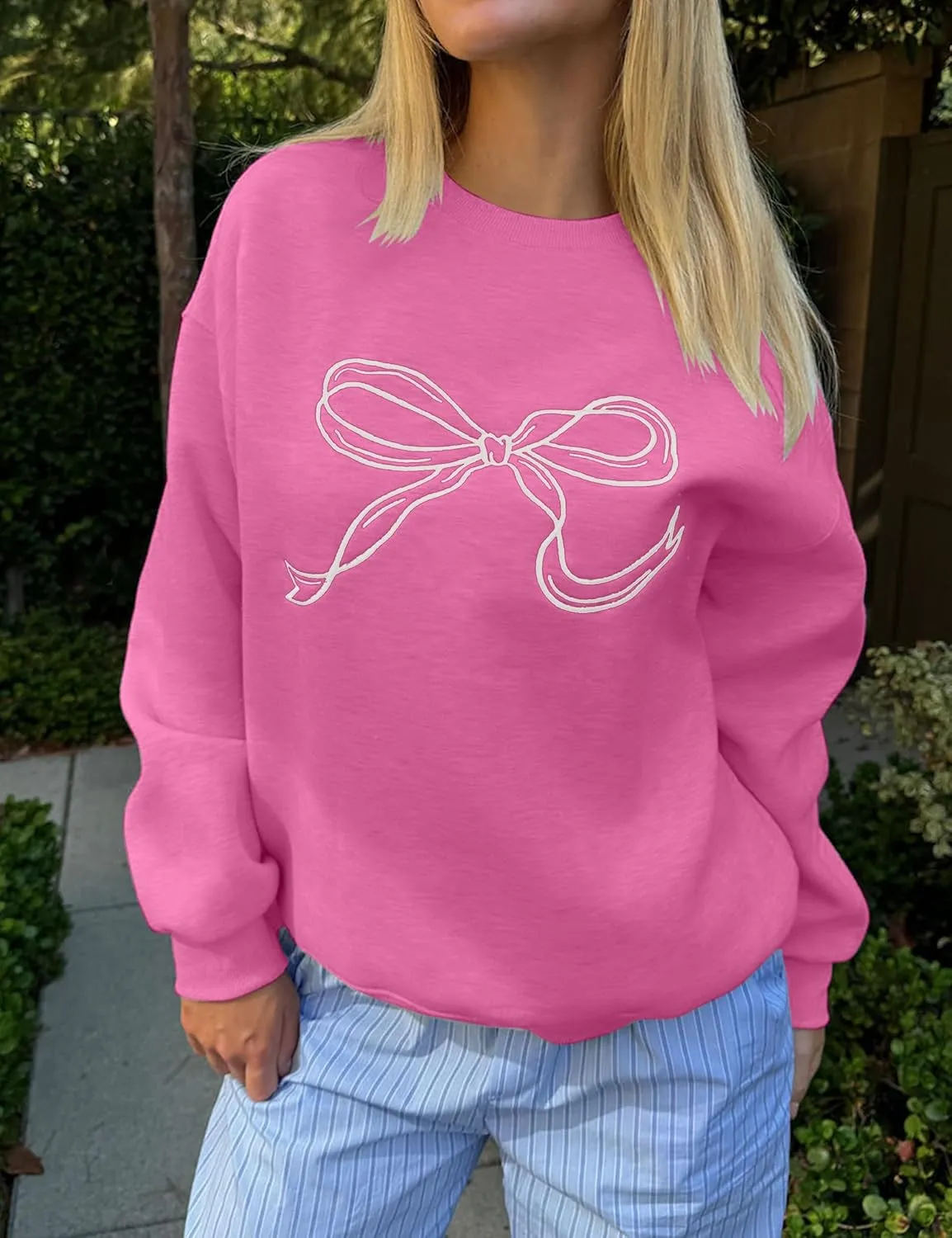 Ythomm Womens Bow Graphic Sweatshirts Oversized Crewneck Drop Shoulder Pullover Sweatshirt Long Sleeve Tops 2024 Fall Outfit